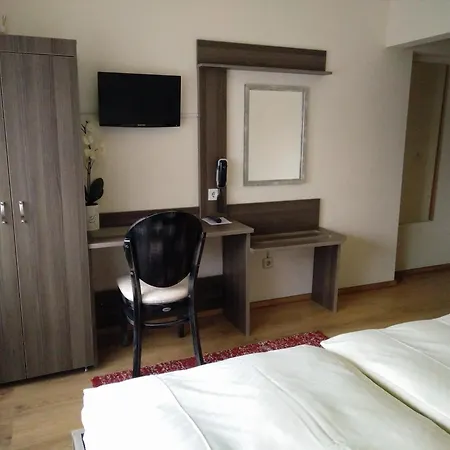 Alfa Hotel 2*