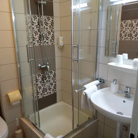 阿尔法酒店 酒店 新伊森堡