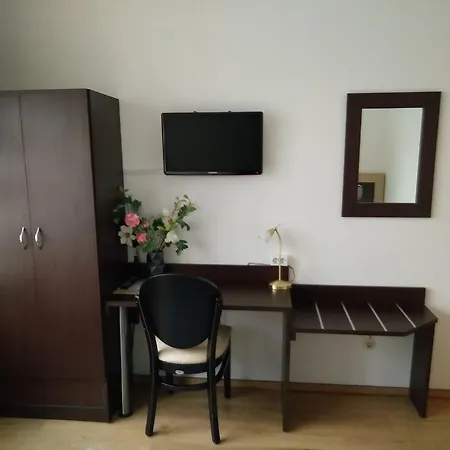 阿尔法酒店 2* 新伊森堡